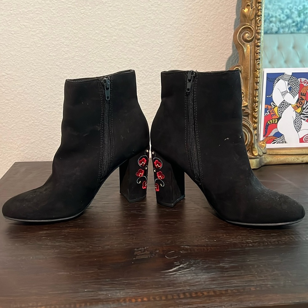 Report Sierra Emb Heel Booties, Floral Embroidery, Black, Sz 6